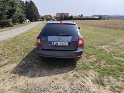 Škoda Octavia combi 2.0 23117177-1044913.jpg