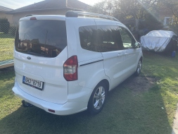 Ford Tourneo Courier osobní 24065472-1083243.jpg