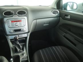 Ford Focus  1.6 16V Trend 