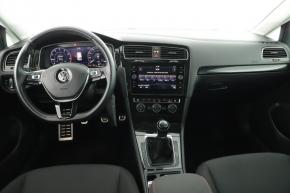 Volkswagen Golf  1.5 TSI 