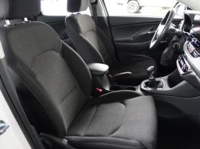 Hyundai i30 Fastback  1.5 T-GDI MHEV SMART 