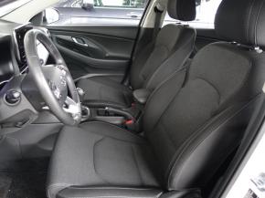 Hyundai i30 Fastback  1.5 T-GDI MHEV SMART 