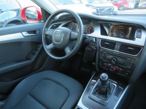 Audi A4  2.0 TDI Attraction 