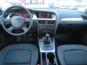 Audi A4  2.0 TDI Attraction 