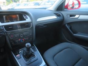 Audi A4  2.0 TDI Attraction 