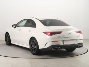 Mercedes-Benz CLA  200 