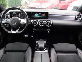 Mercedes-Benz CLA  200 