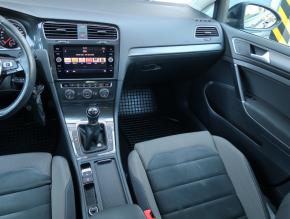 Volkswagen Golf  1.5 TSI 