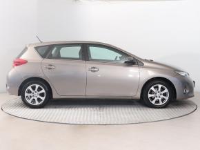 Toyota Auris  1.6 Valvematic 