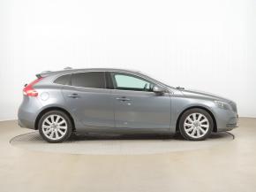 Volvo V40  2.0 D4 