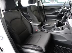 Hyundai i30 Fastback  1.6 CRDi 