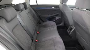 Volkswagen Golf  1.5 eTSI 