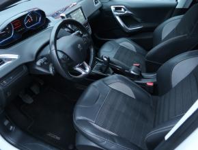 Peugeot 2008  1.2 PureTech 