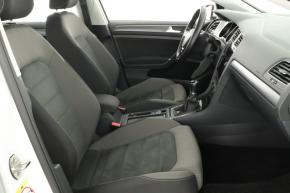 Volkswagen Golf  1.5 TSI 