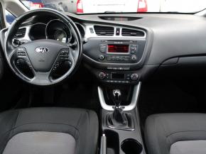 Kia Ceed  1.4 CVVT Attract 