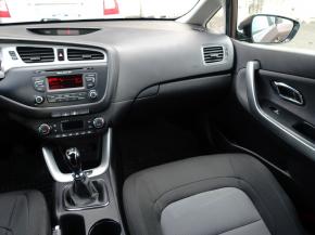 Kia Ceed  1.4 CVVT Attract 