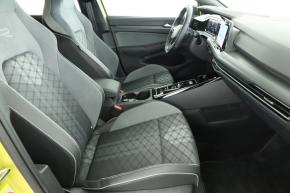 Volkswagen Golf  1.5 eTSI R-Line 