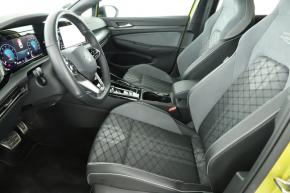 Volkswagen Golf  1.5 eTSI R-Line 