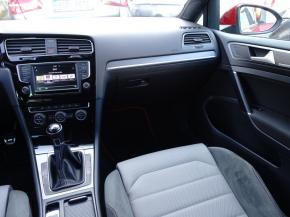 Volkswagen Golf  1.4 TSI R-Line 