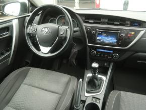 Toyota Auris  1.6 Valvematic 