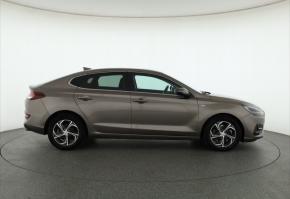 Hyundai i30 Fastback  1.5 T-GDI MHEV SMART 