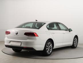 Volkswagen Passat  1.5 TSI 