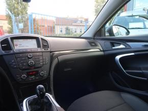 Opel Insignia  1.8 