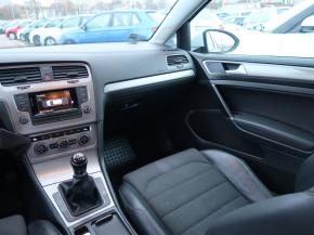 Volkswagen Golf  1.2 TSI 