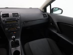 Toyota Avensis  1.6 Valvematic 