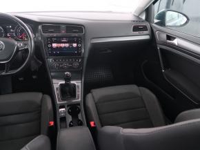 Volkswagen Golf  1.0 TSI 