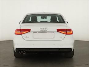 Audi A4  2.0 TDI S-Line 