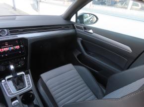 Volkswagen Passat  1.6 TDI R-Line 