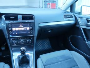 Volkswagen Golf  1.5 TSI 