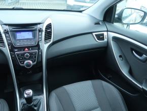 Hyundai i30  1.6 MPI 