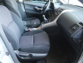 Toyota Auris  1.6 Valvematic 