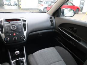 Kia Ceed  1.4 CVVT 