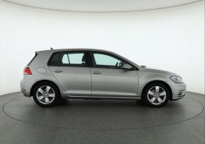 Volkswagen Golf  1.5 TSI 