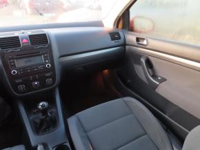 Volkswagen Golf  1.6 FSI 