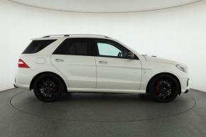 Mercedes-Benz ML  ML 63 AMG Performance Package 