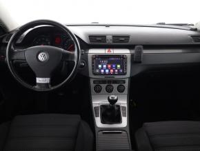 Volkswagen Passat  1.6 FSI 