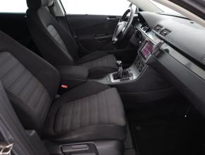 Volkswagen Passat  1.6 FSI 