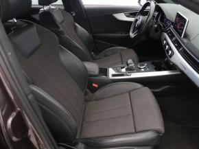 Audi A4  2.0 TDI S-Line 