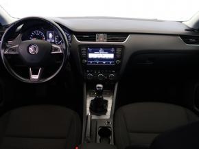 Škoda Octavia  Scout 2.0 TDI . 