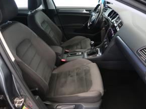 Volkswagen Golf  1.0 TSI 