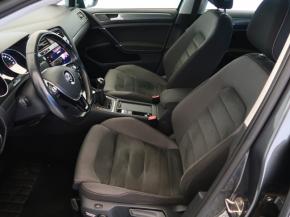 Volkswagen Golf  1.0 TSI 