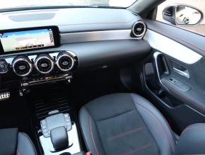 Mercedes-Benz CLA  200 AMG Paket 