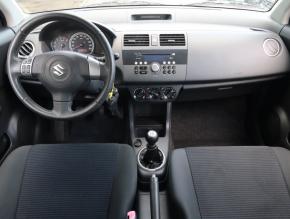 Suzuki Swift  1.3 i 