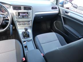 Volkswagen Golf  1.2 TSI 