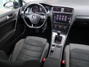 Volkswagen Golf  1.0 TSI 