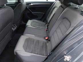 Volkswagen Golf  1.0 TSI 